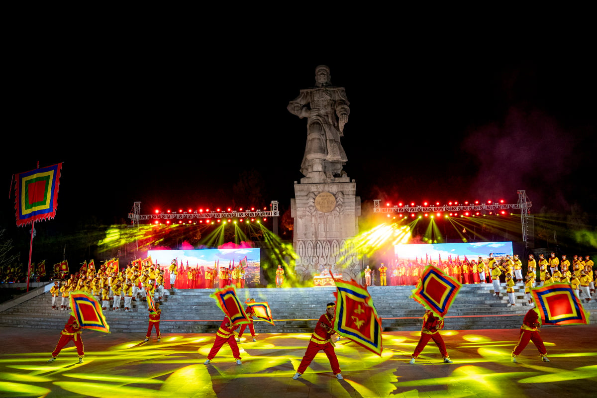 Recreación de la ceremonia de coronación del rey Quang Trung