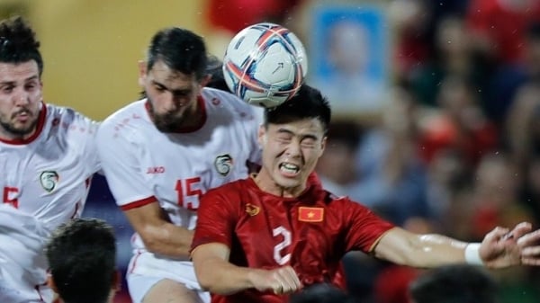 Vietnam team progresses, confidence in coach Philippe Troussier is strengthened