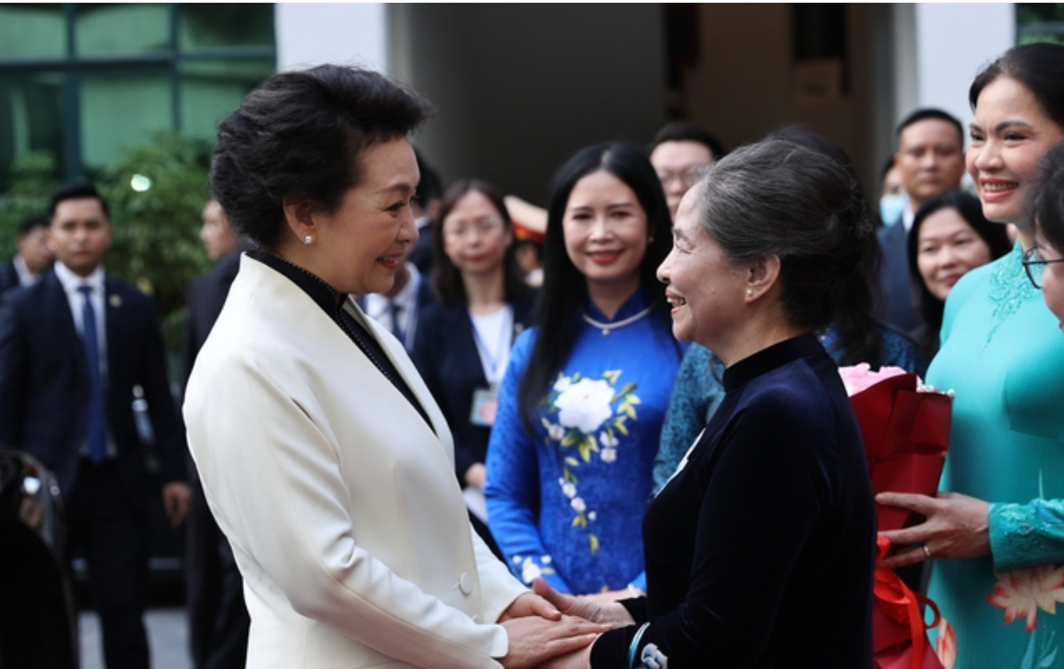 Ehefrau des Generalsekretärs Nguyen Phu Trong und Ehefrau des Generalsekretärs und Präsidenten von China besuchen Vietnamesisches Frauenmuseum