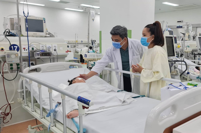 Trẻ mắc tay chân miệng nặng phải điều trị hồi sức tích cực tại Bệnh viện Nhi đồng 1, ngày 22/6 (TP HCM). Ảnh: Lê Phương