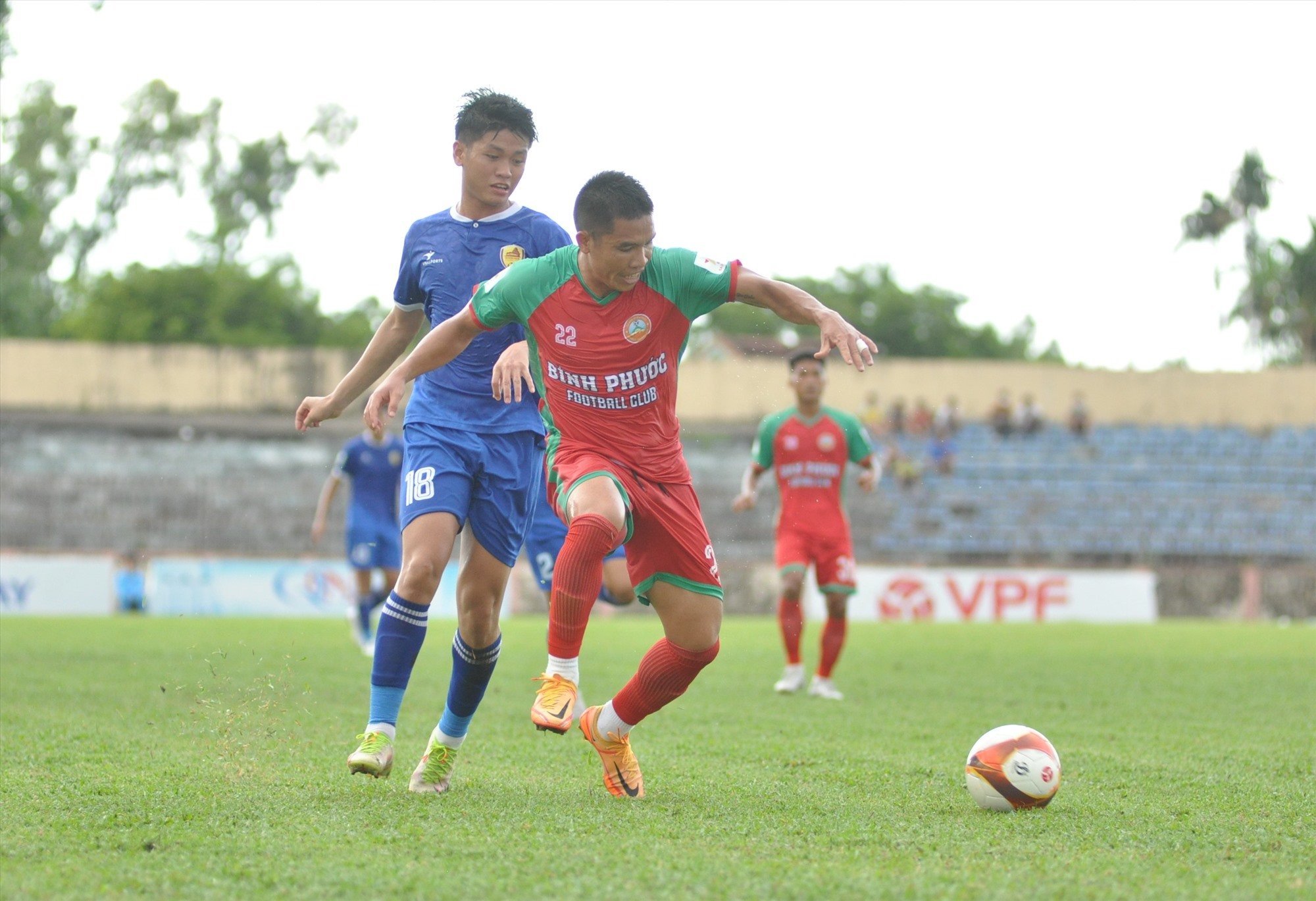 Van Toan (camiseta azul) aportó un gol en la victoria del equipo local por 4-1. Foto: T.V.