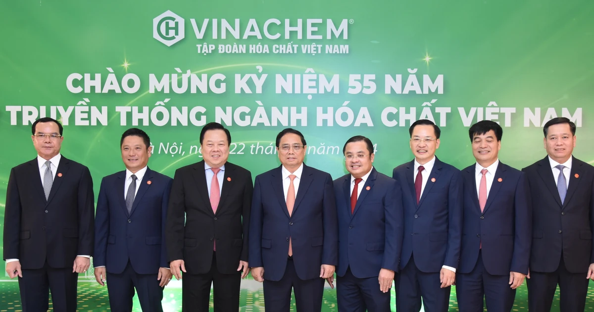 [Photo] Prime Minister attends the 55th Anniversary of Vietnam Chemical Industry's Traditional Day