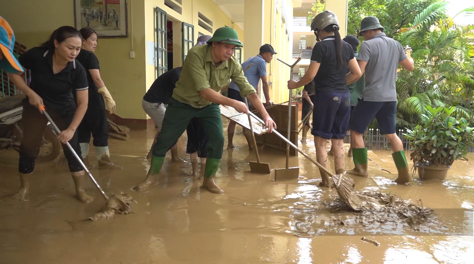 Khẩn trương khắc phục hậu quả mưa lũ, chuẩn bị đón học sinh ở Bảo Yên (Lào Cai) trở lại trường học- Ảnh 1.