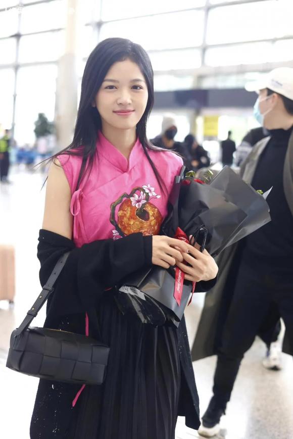 Suni Hạ Linh về nước. Ảnh: Chụp màn hình