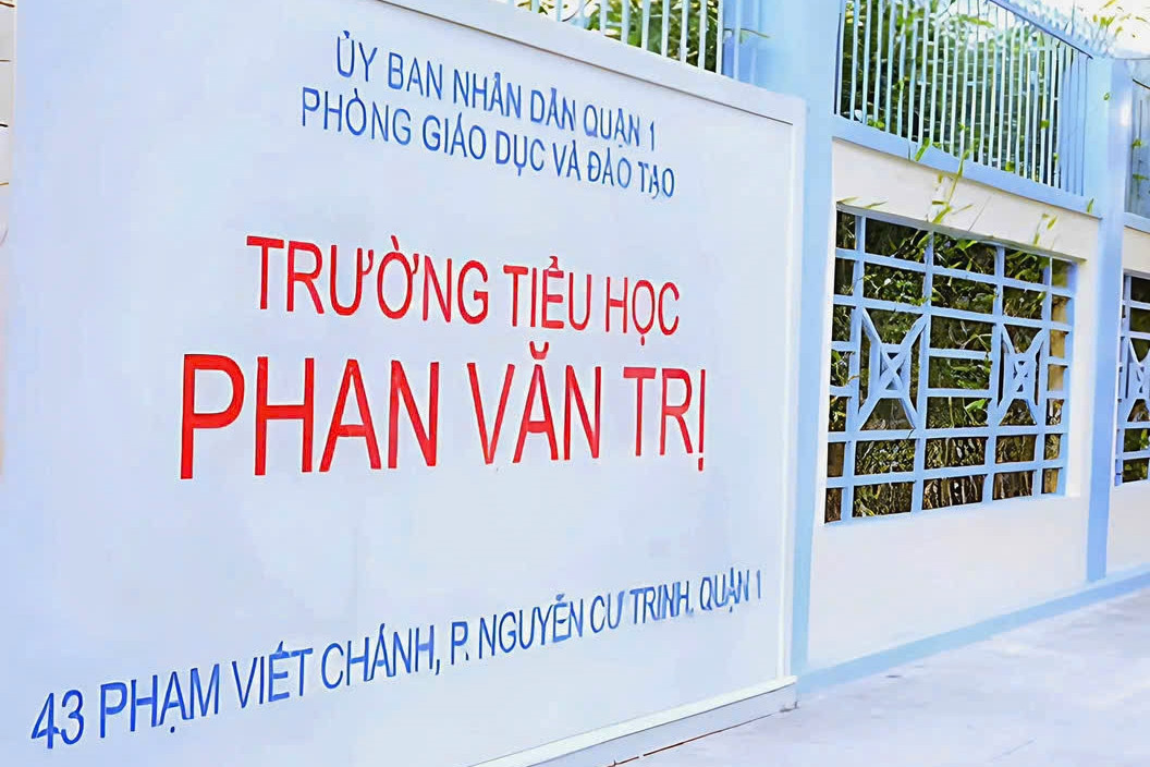 Hiệu trưởng từ chối nhận hoa ngày 20/11, mong nhận quà khác