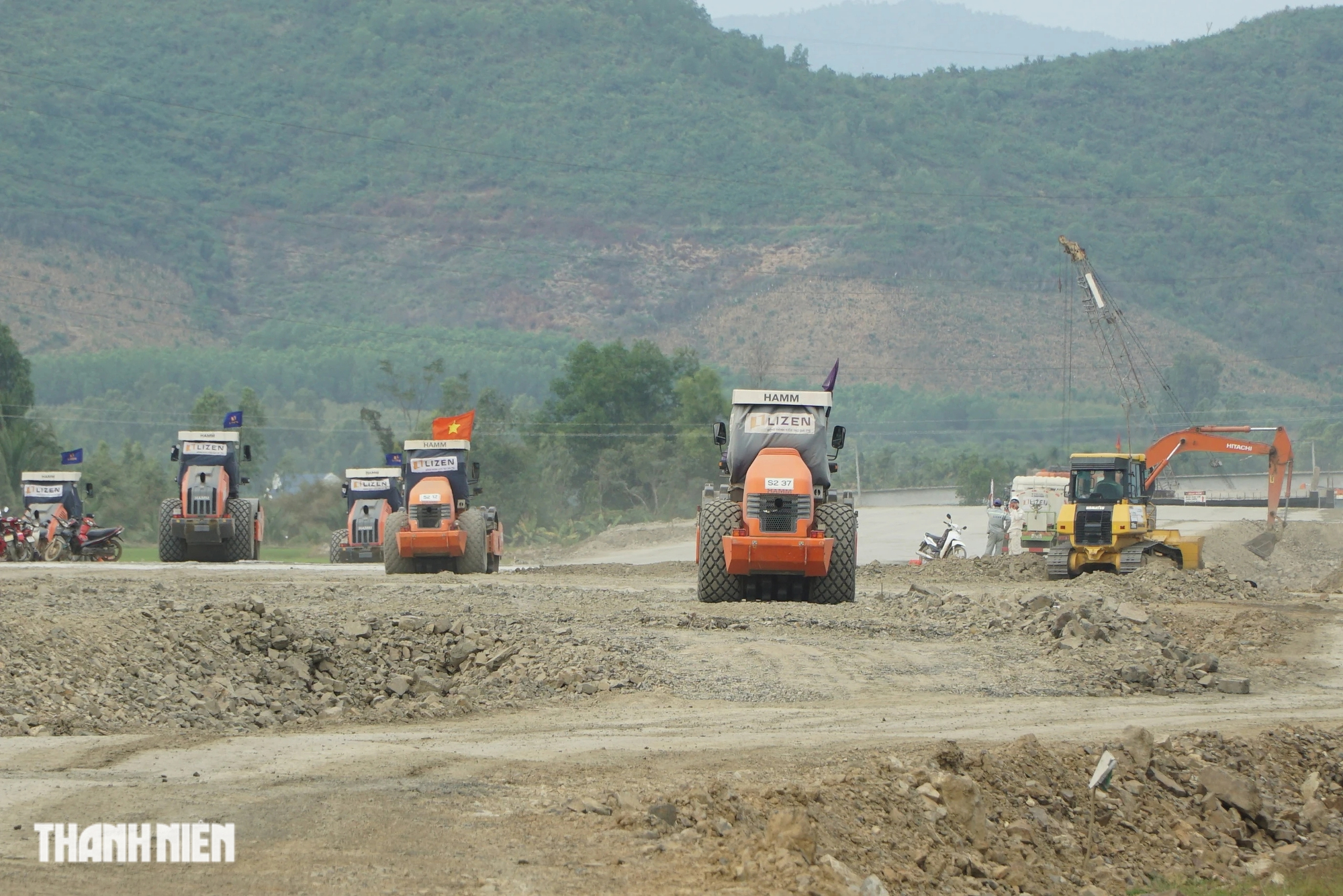 Hối hả thi công cao tốc Vân Phong - Nha Trang những ngày cận tết- Ảnh 2.