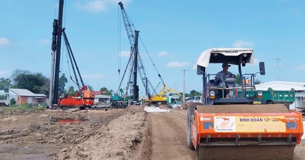 Construcción de la autopista Cao Lanh