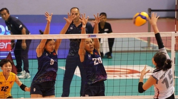 El equipo femenino de voleibol de Vietnam venció a Corea, el entrenador Nguyen Tuan Kiet elogió a sus estudiantes