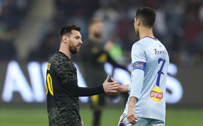 Messi và Ronaldo trong trận giao hữu giữa PSG và Al Nassr hồi tháng 1/2023. Ảnh: Rex