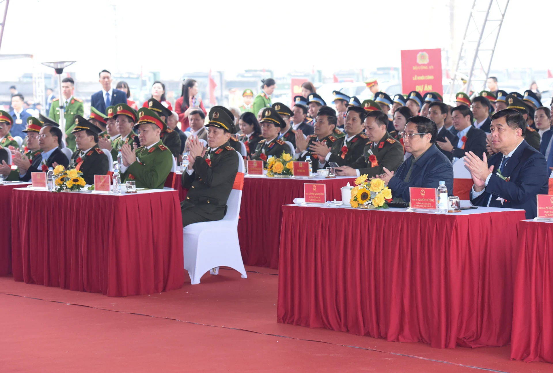 [Photo] Le Premier ministre Pham Minh Chinh assiste à la cérémonie d'inauguration du projet de construction de l'aéroport de Gia Binh photo 2