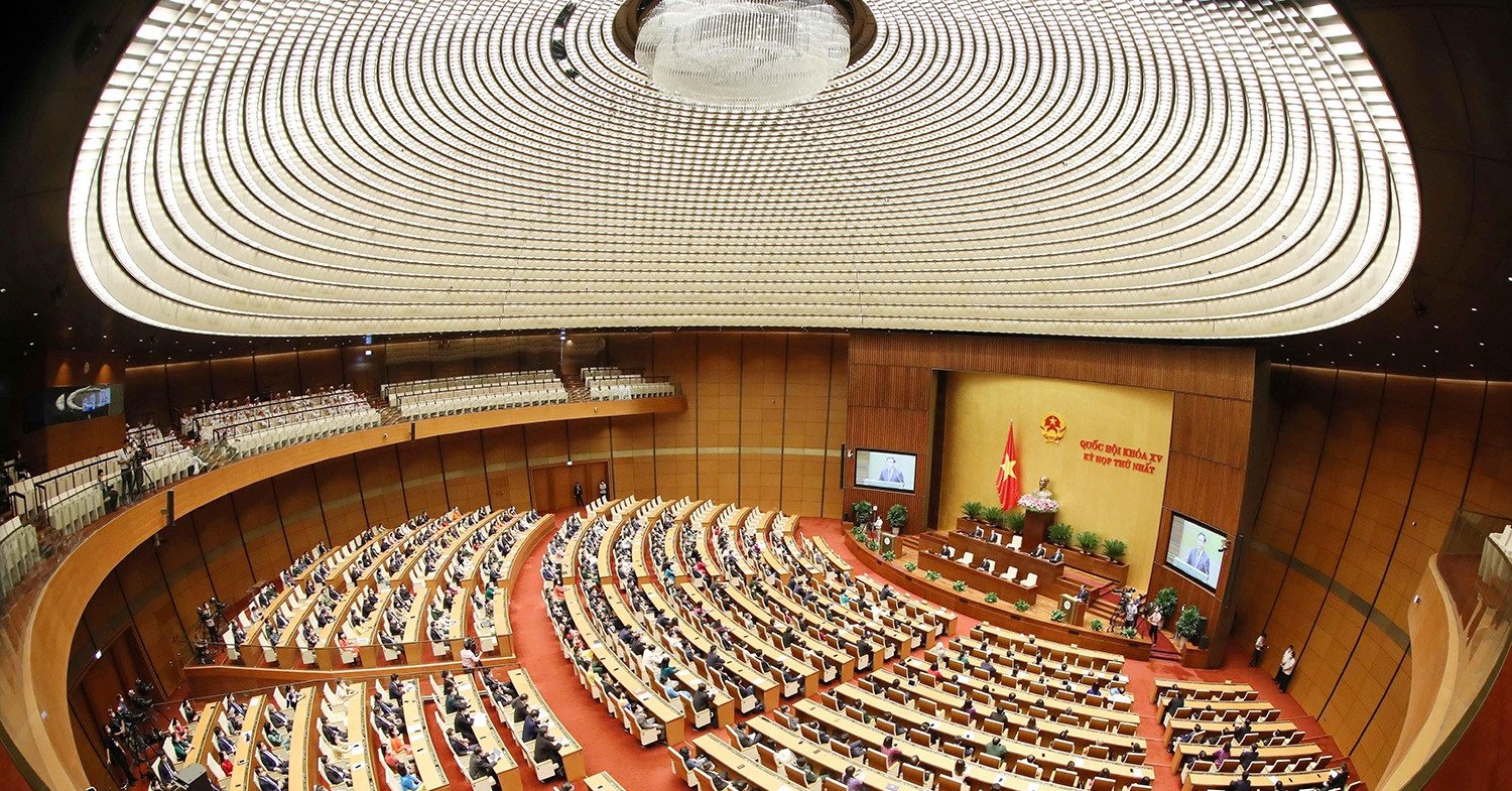 L'Assemblée nationale ouvre ses travaux et décide de son personnel le premier jour de session