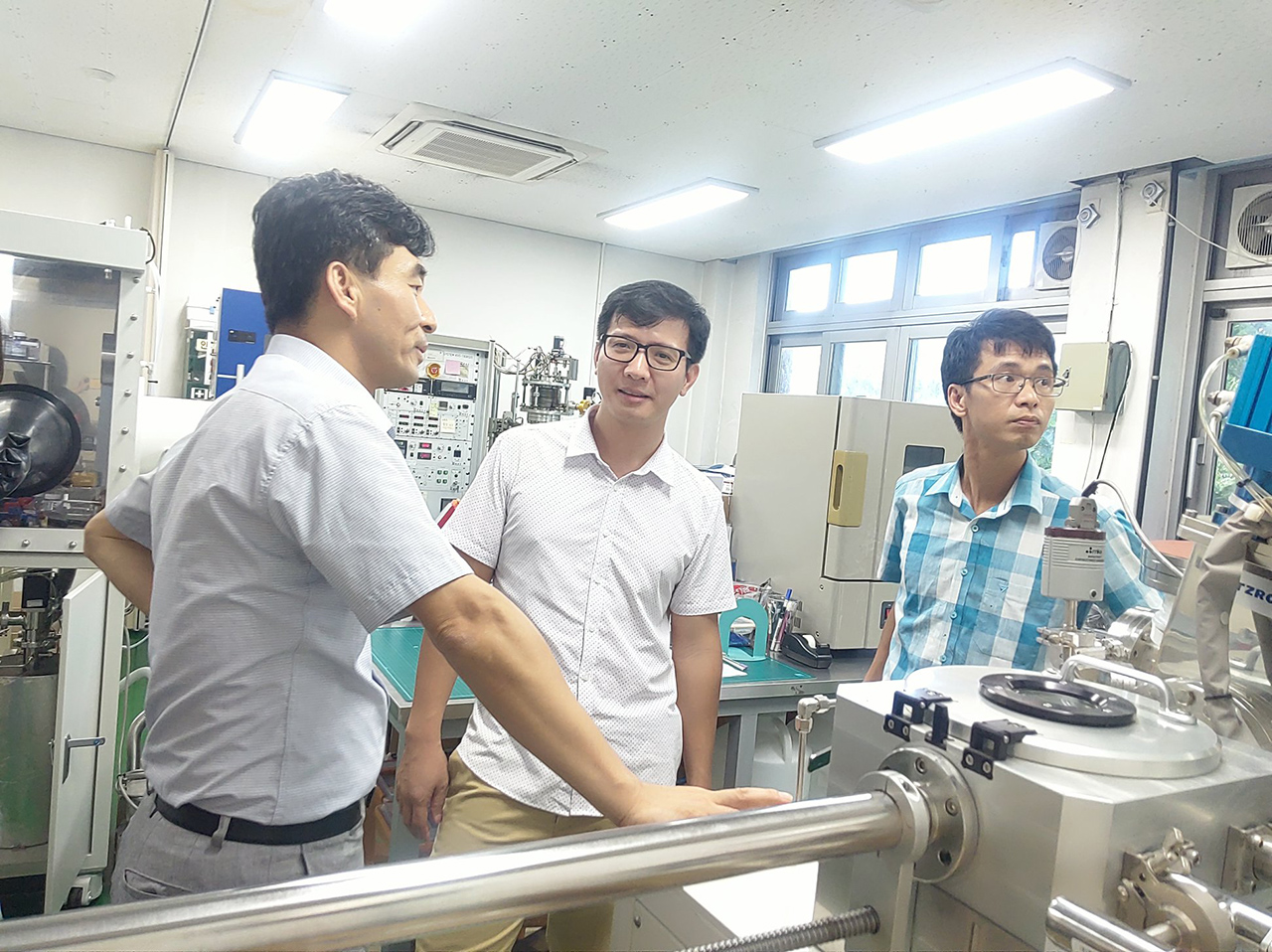 Nhà khoa học vật liệu Nguyễn Đức Hòa: “Vật liệu nano đầy thú vị!”- Ảnh 7.