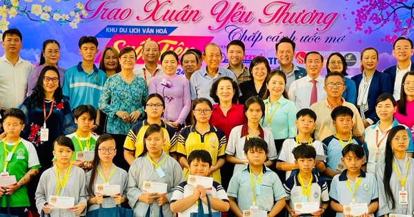 Businessmen join hands to take care of poor children during Tet