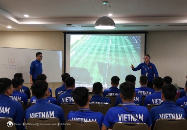 Official list of 26 Vietnamese national team players participating in the 2023 Asian Cup Finals