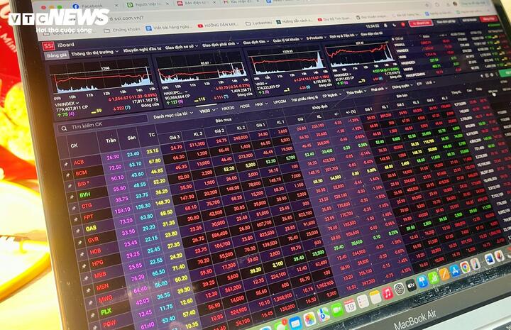 El mercado bursátil nacional cayó bruscamente debido al impacto de la caída del mercado bursátil estadounidense.