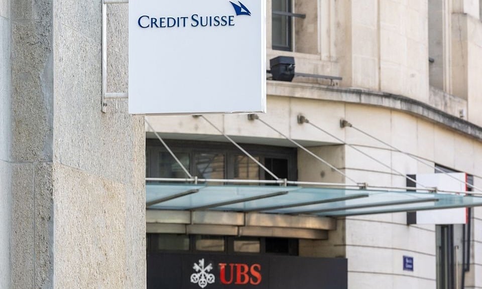 Ngân hàng lớn nhất thế giới được lợi gì khi mua Credit Suisse?