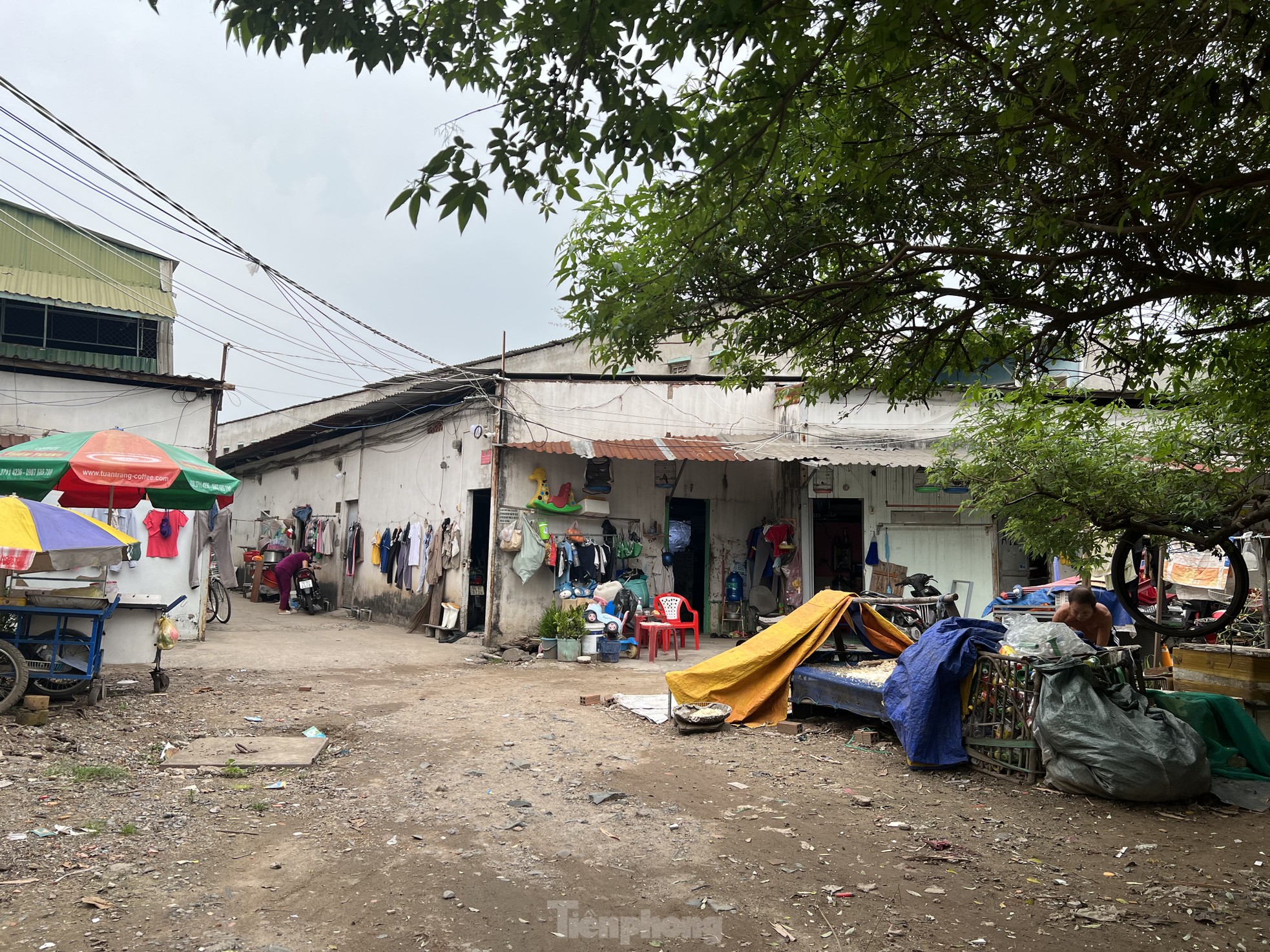 Strange scene at the 'boarding house capital' in Ho Chi Minh City photo 1