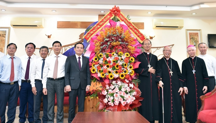 Phó Thủ tướng Trần Lưu Quang thăm, chúc mừng Giáng sinh tại Bình Thuận - Ảnh 1.