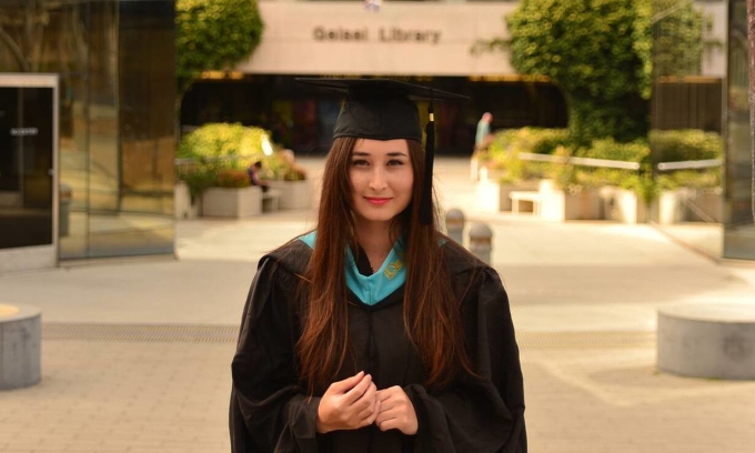 Sasha Mai lors de la cérémonie de remise des diplômes de son master en politique mondiale à l'Université de Californie à San Diego, États-Unis, en 2016. Photo : Facebook/Sasha Mai