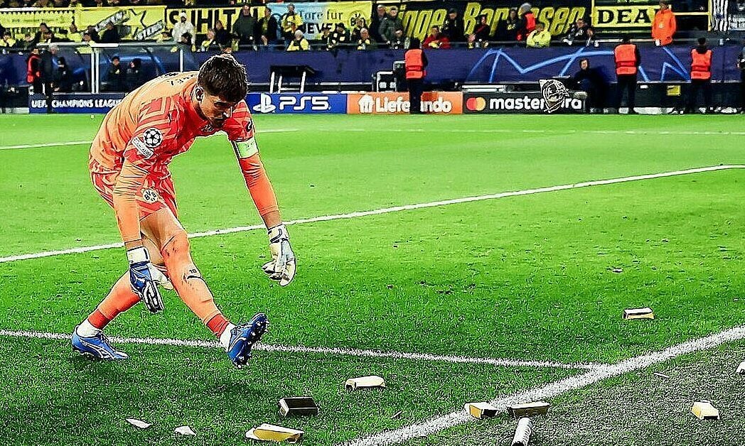 Dortmund fans throw fake gold onto the pitch in Champions League