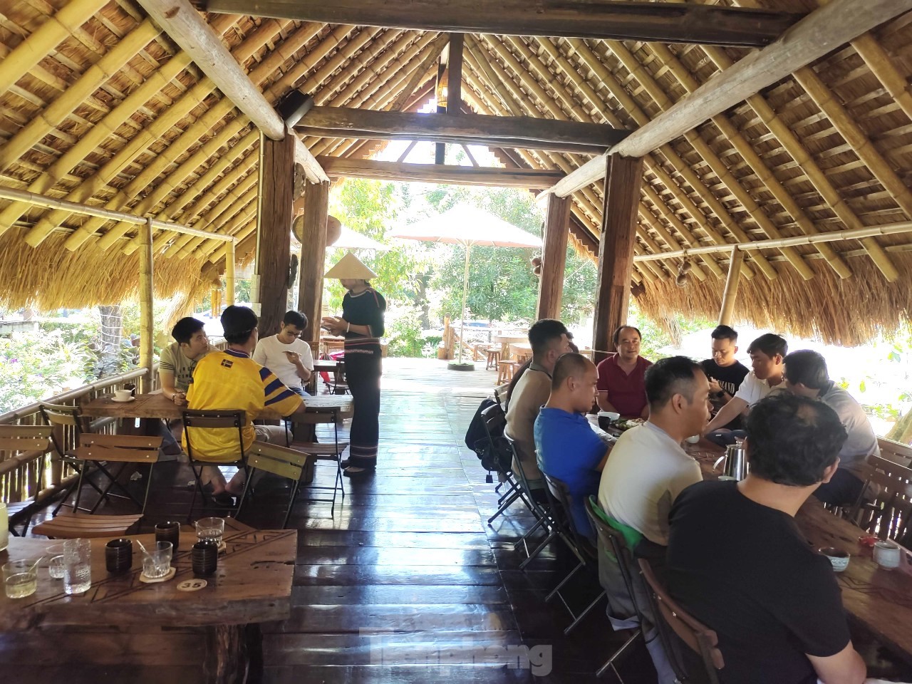 Coffee shops with stilt houses and thatched roofs attract young people in the mountain town photo 5