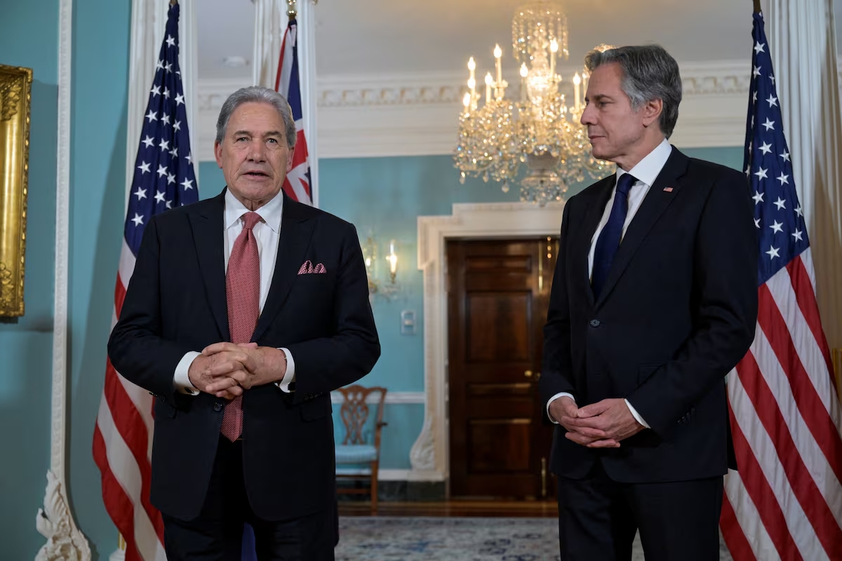 Ngoại trưởng Mỹ Antony Blinken (phải) gặp Ngoại trưởng New Zealand Winston Peters tại Washington (Mỹ) ngày 11.4.2024