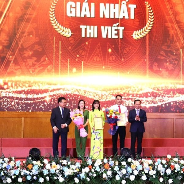 Awarding ceremony of the contest "Learning about Quang Ninh 60 years of construction and development"