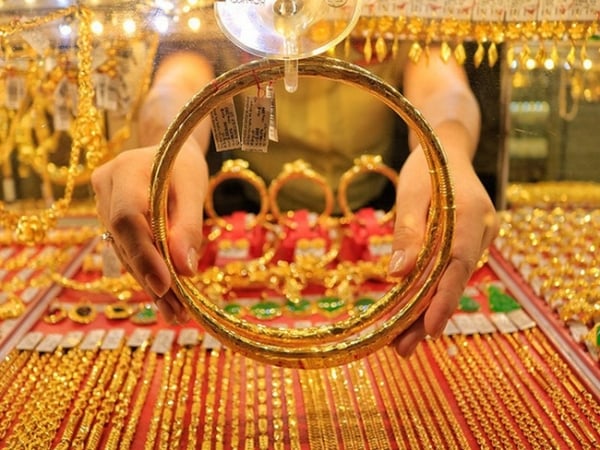 Los anillos de oro aumentan bruscamente, acercándose a los lingotes de oro SJC, el mundo alcanza un máximo de 2 semanas