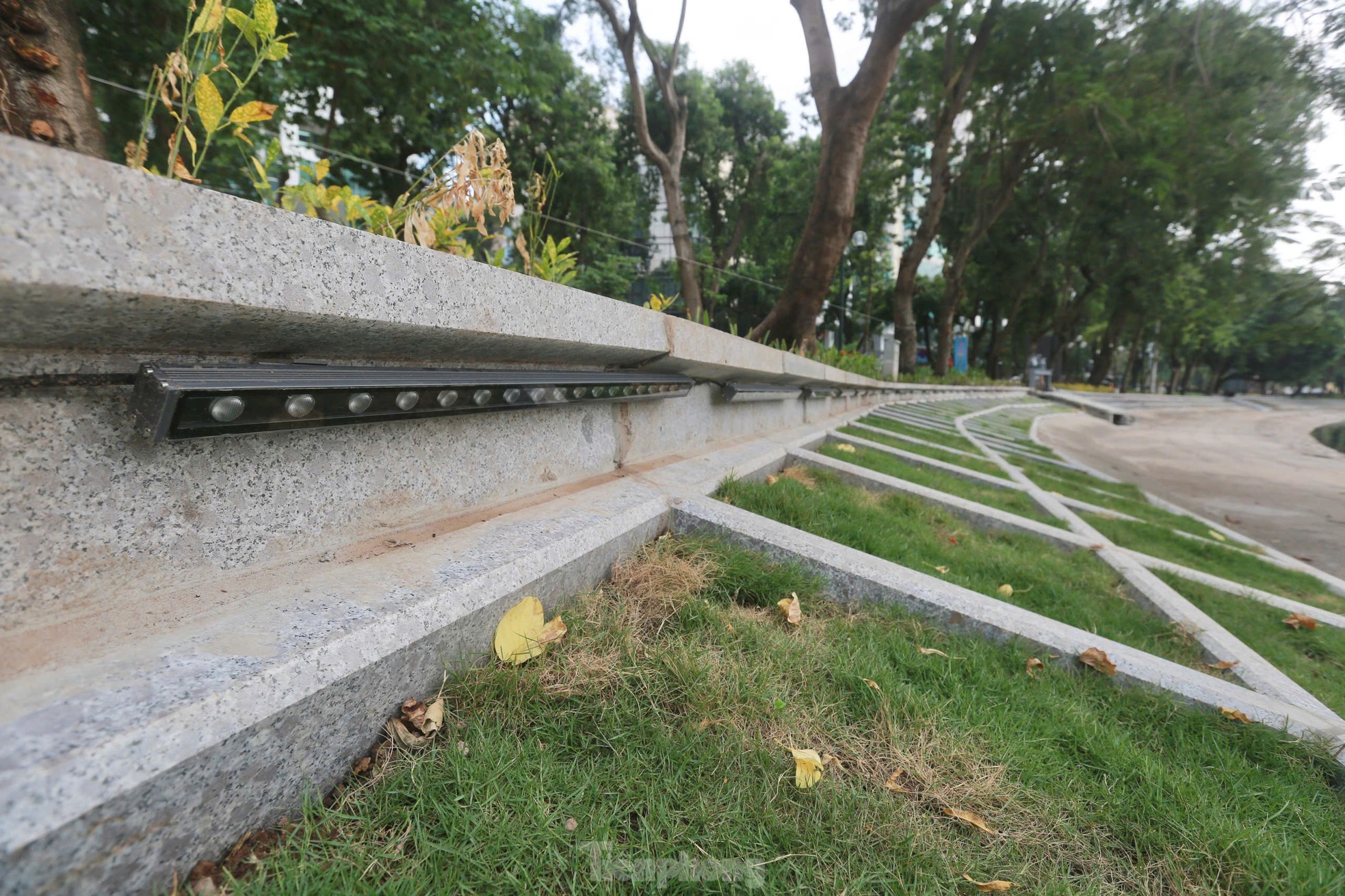 ទិដ្ឋភាពបែប Panoramic នៃបឹង Thien Quang ដែលមានទីធ្លាចំហរចំនួន ៤ ជិតរួចរាល់ រូបថត ១៦