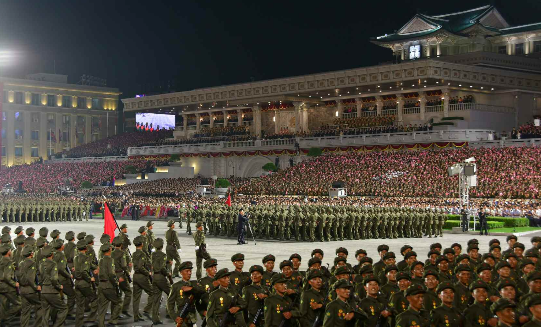 World - Mr. Kim Jong Un and his daughter attend the parade celebrating North Korea's national day (Photo 3).