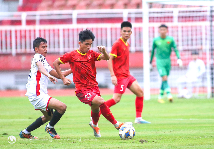 Vietnam U17 in a practice match with Yemen U17 - Photo: DUC NGUYEN