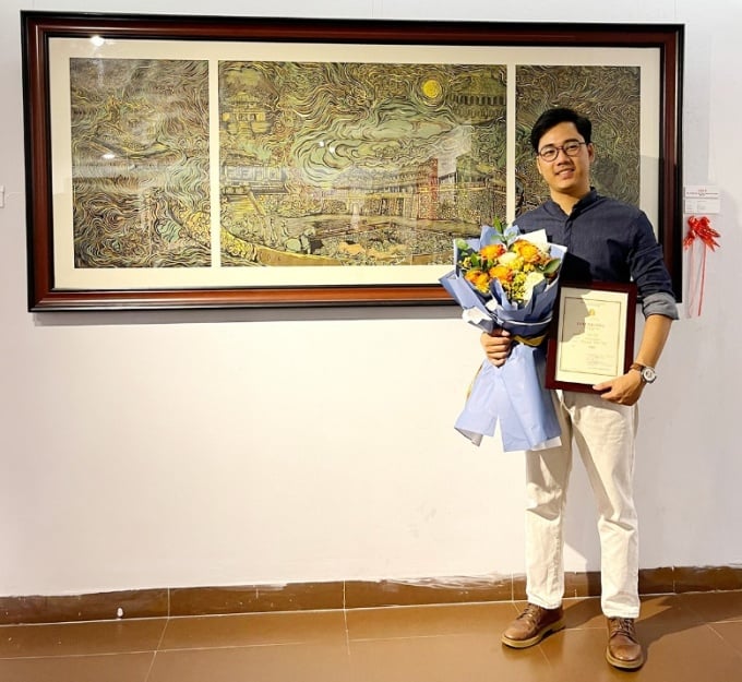 ThS. Tien Viet erhielt den zweiten Preis bei der Da Nang Fine Arts Exhibition 2023. Foto: Charakter bereitgestellt