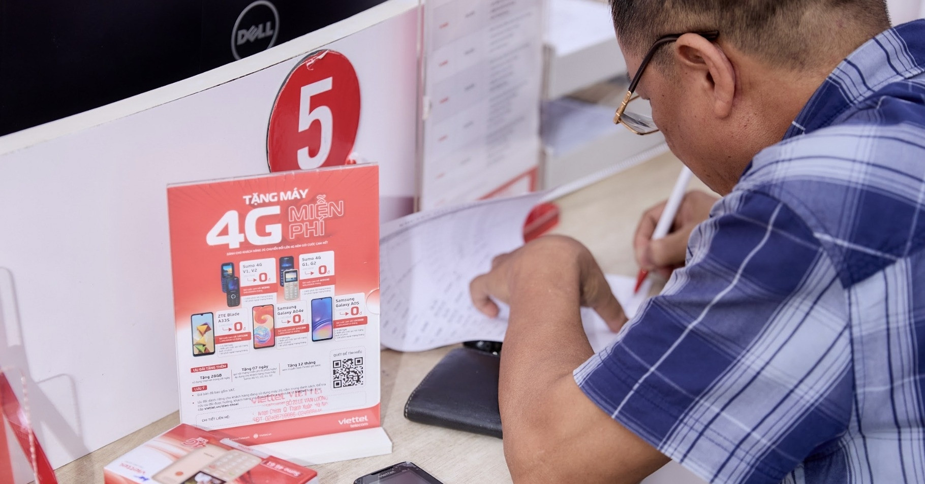 จาก 2G สู่ 4G เปิดประตูการเชื่อมต่อใหม่ให้กับผู้สูงอายุชาวเวียดนามหลายล้านคน