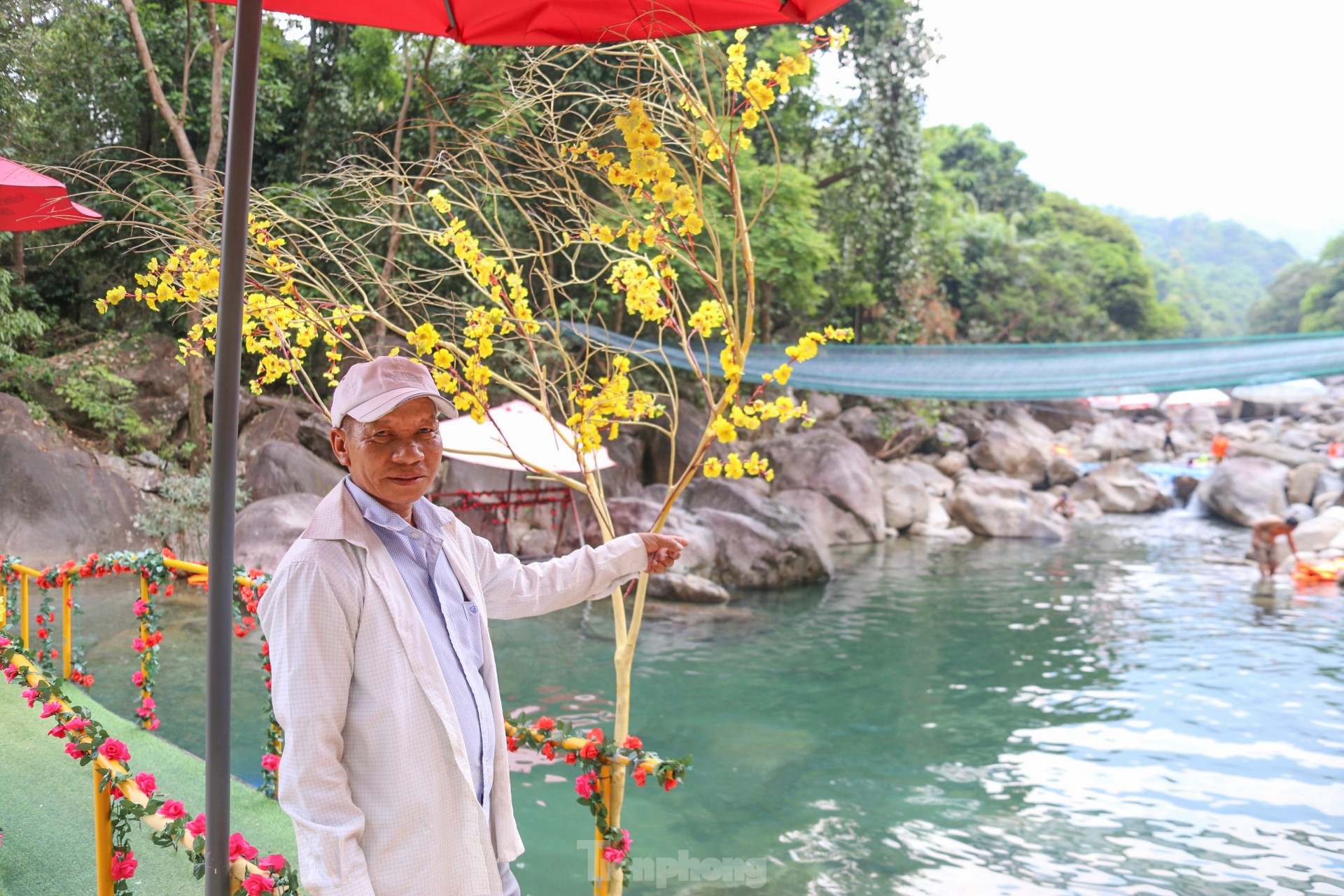 យុវជន​ចាក​ចេញ​ពី​ទីក្រុង​ទៅ​លេង​ភ្នំ​ទៅ​ងូត​ទឹក​តាម​ដង​អូរ​ឲ្យ​ត្រជាក់​ចិត្ត រូបថត ១៩