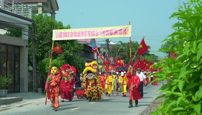 カムラム村のカウグー祭りが国家無形文化遺産として認定される証明書授与式