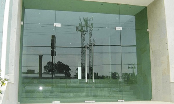 Những lưu ý từ Việt Phong khi thi công cửa kính cường lực