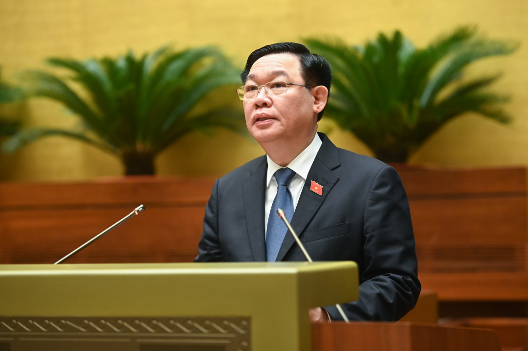 National Assembly Chairman Vuong Dinh Hue delivered the opening speech at the Question and Answer Session.