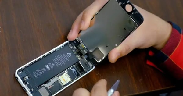 iPhone sẽ phải trang bị pin rời?