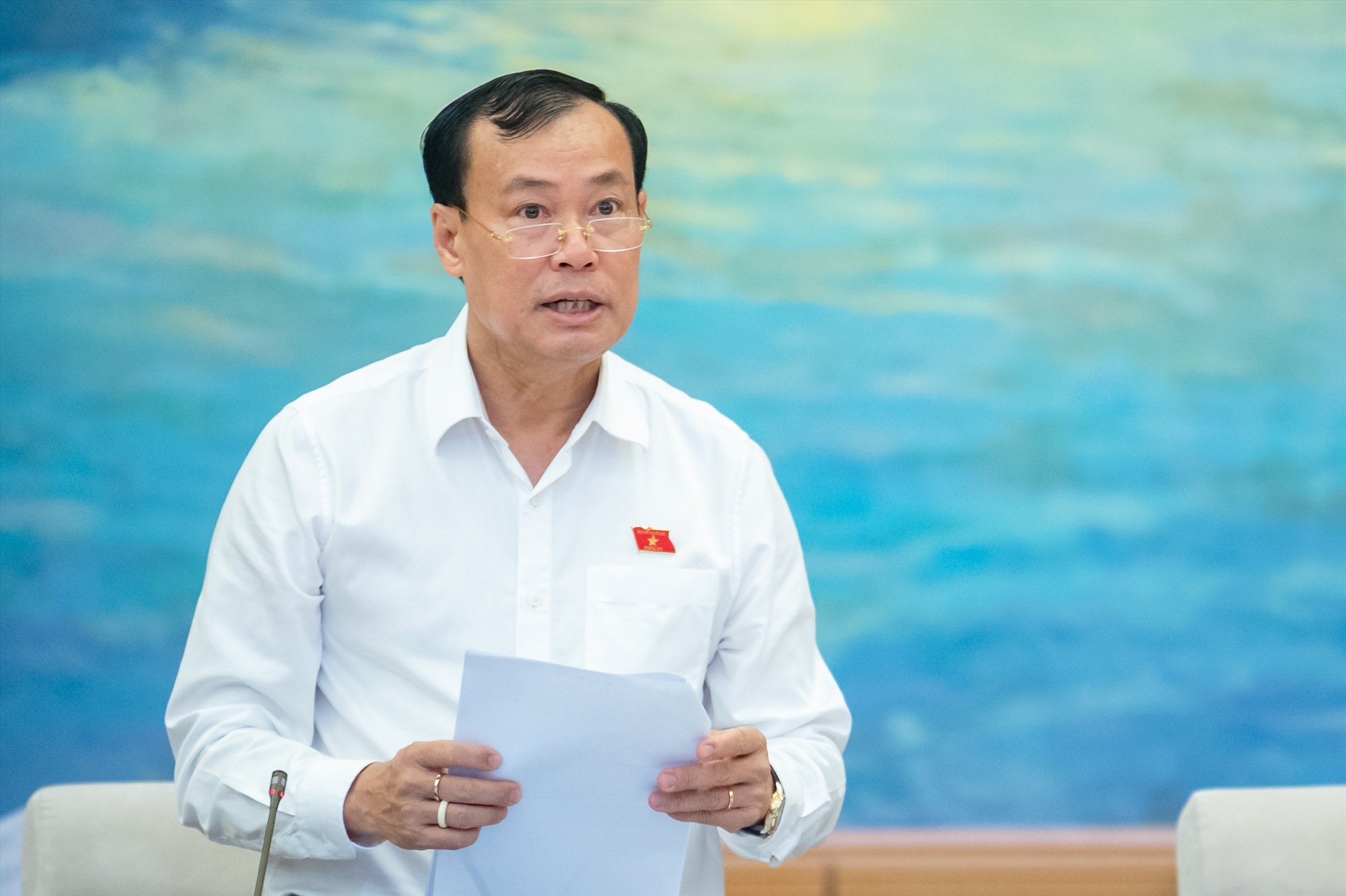 Le président de la Commission de la défense nationale et de la sécurité de l'Assemblée nationale a présenté le rapport d'inspection. Photo : Pham Thang/VPQH