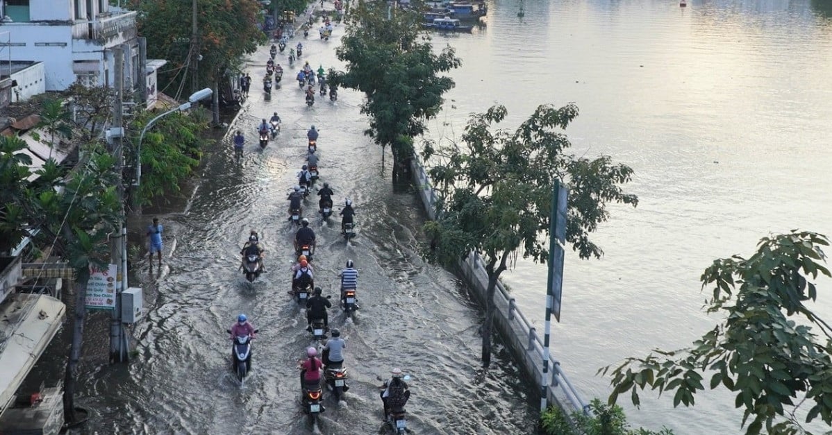 Die Flut erreichte am 15. Tag des 10. Mondmonats ihren Höhepunkt, viele Straßen in Ho-Chi-Minh-Stadt waren bis zum Fluss überflutet.