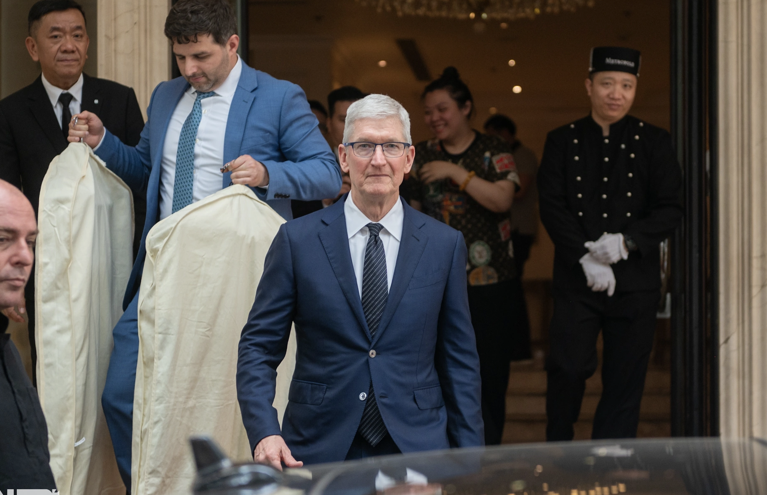 Tim Cook kết thúc 2 ngày làm việc tại Hà Nội, lên máy bay rời Việt Nam