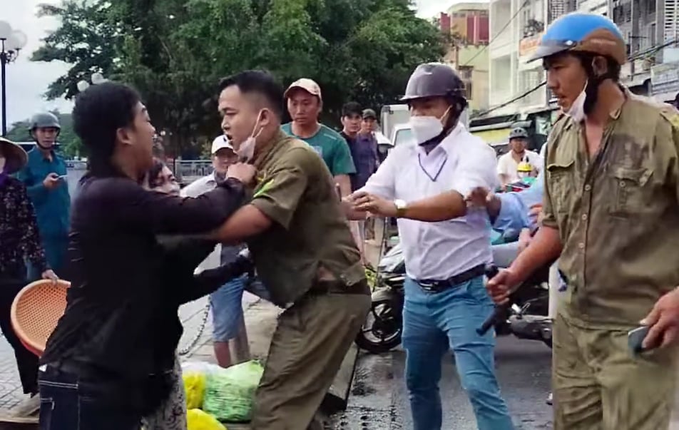 TP.Cà Mau báo cáo gì vụ tiểu thương xô xát với lực lượng trật tự đô thị - Ảnh 1.