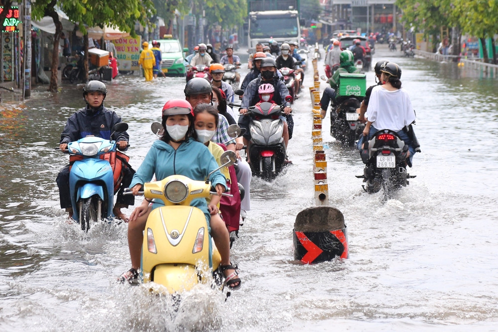 Ho-Chi-Minh-Stadt steht kurz vor dem Höhepunkt der Flut, starker Regen hält an