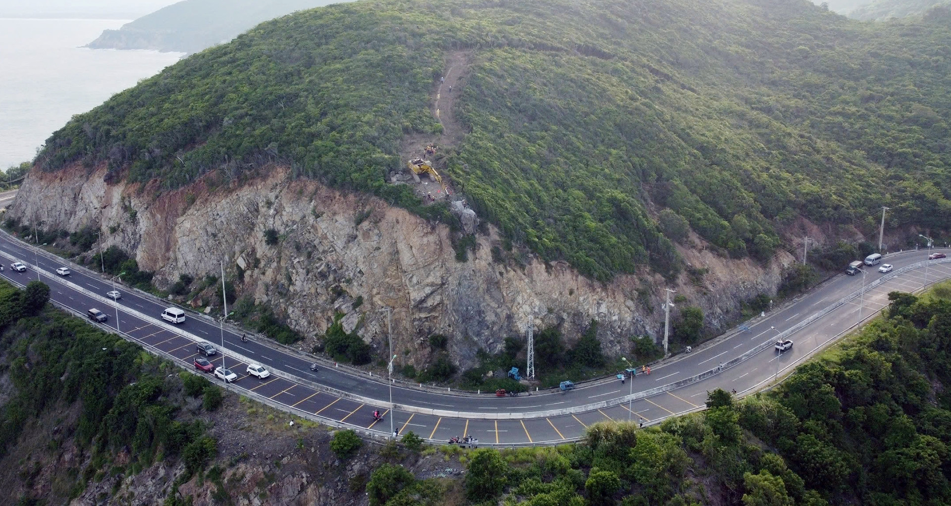 Khanh Hoa quiere gastar hasta 4 billones de VND para construir un túnel a través de la montaña que conecte con el aeropuerto de Cam Ranh.