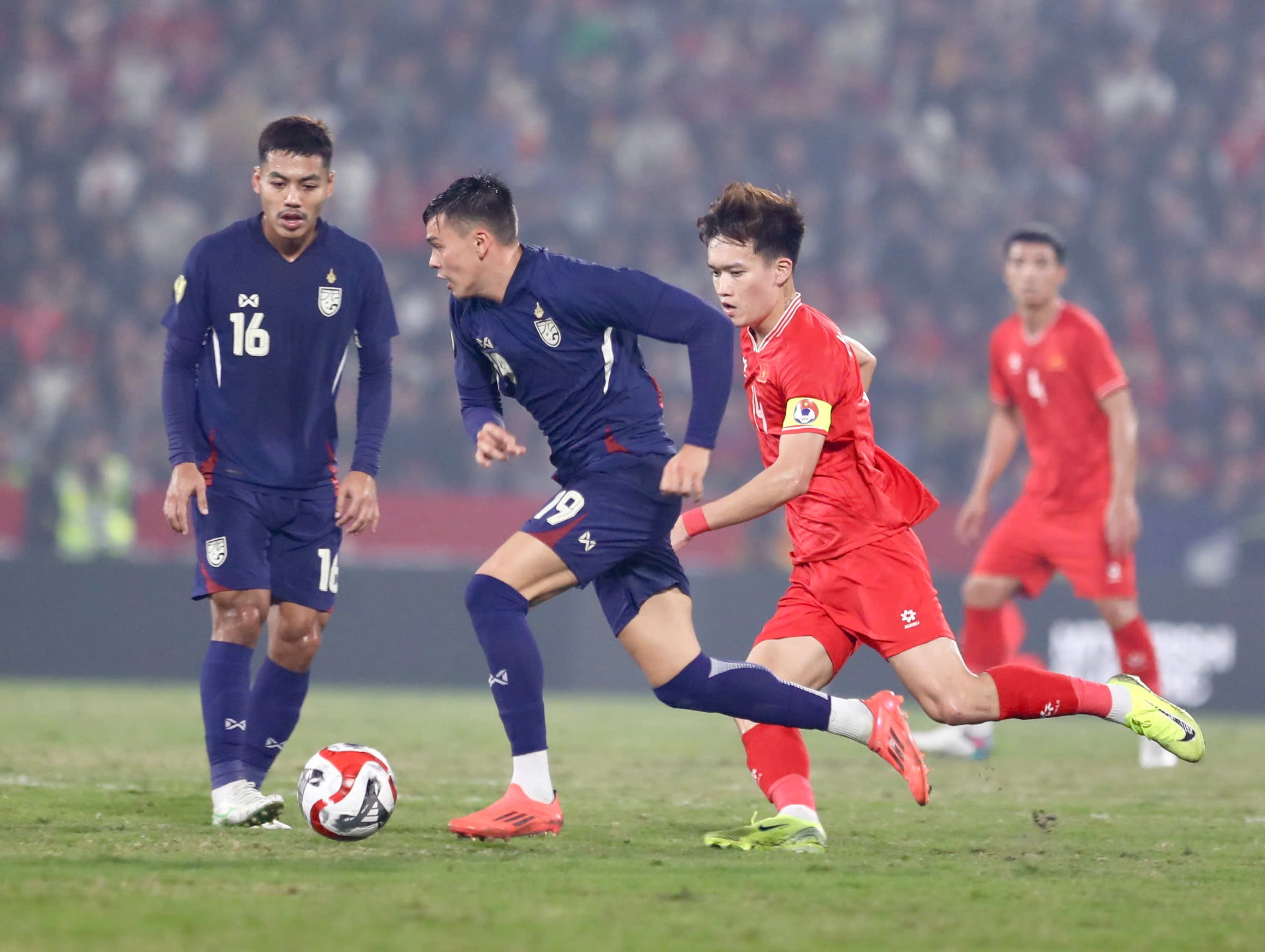 Coach Kim's talent on the day Vietnam team 'beautifully defeated' Thailand