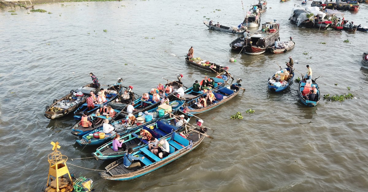 El mercado flotante "falso" de Tailandia es atractivo, pero el verdadero mercado flotante de Cai Rang no satisface a los visitantes.