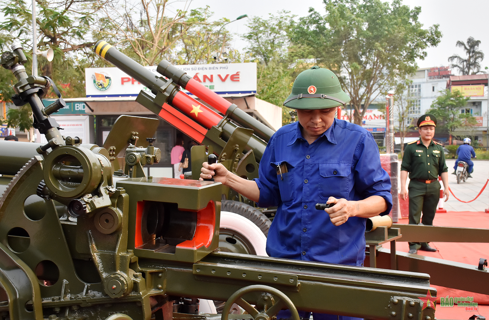 L'artillerie d'apparat est arrivée à Dien Bien.