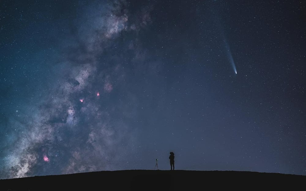 De plus, les visiteurs peuvent camper la nuit sur la colline pour observer le ciel étoilé ou chasser les nuages ​​au petit matin : « Vous devez préparer des tentes et des vêtements chauds car la hauteur du Doi Bo n'est pas très différente du pic Fansipan, il fera très froid la nuit ». Photo : NVCC