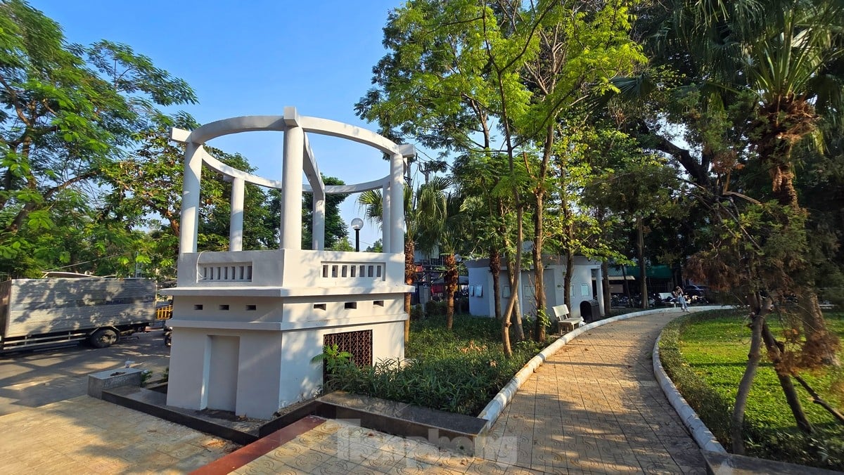 Flower gardens and parks in Ha Dong district 'wear new clothes' after investment and renovation photo 6