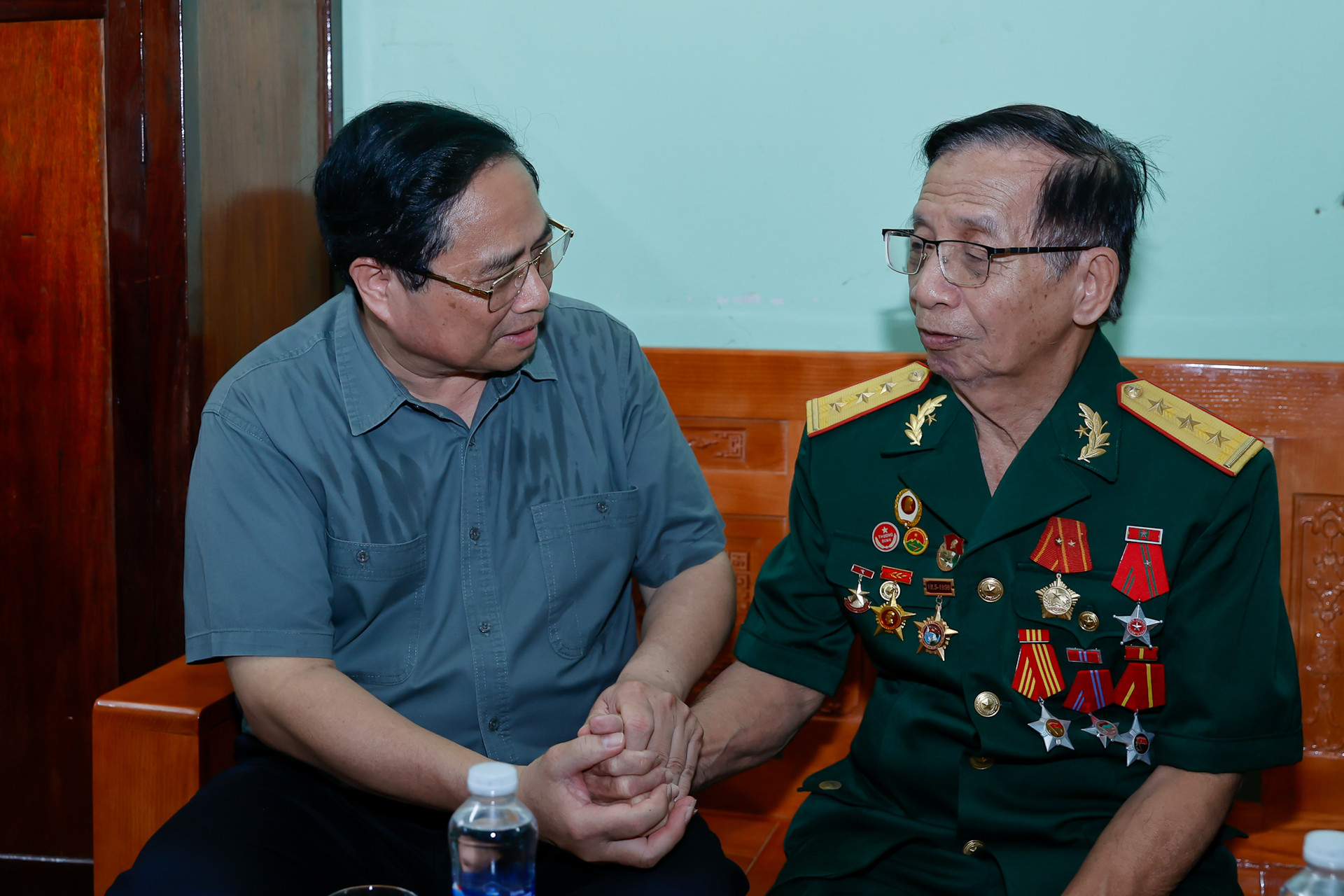 Thủ tướng thăm, tặng quà người có công và trẻ em, người khuyết tật tại Quảng Bình- Ảnh 6.
